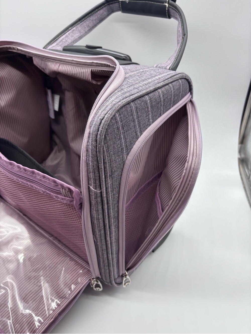 London Fog Lavender Pinstripe Travel Dopp Bag - Picture 10 of 15